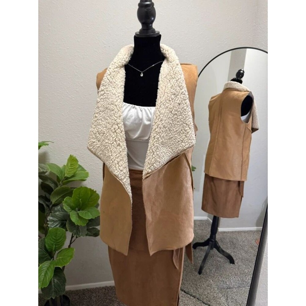 Cherish - fur vest - medium